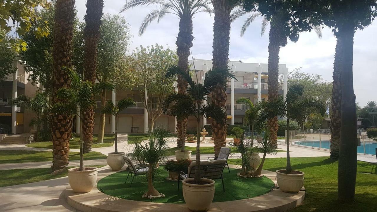 Apartamento דירת גן פונה לבריכה - Pool Garden View Eilat Exterior foto